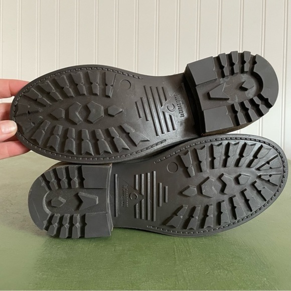 NWT LaCanadienne CAMILLA W'proof Lug Sole Boots in Stone Oiled Suede *Canada* - Picture 8 of 13